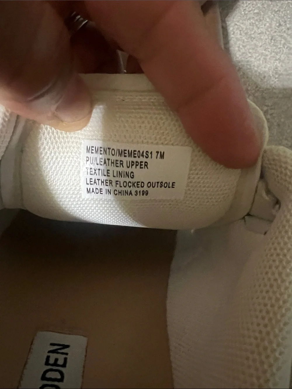 Steve Madden Momentum White Suede Velcro Gum Sole Sneakers 7